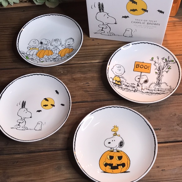 Pottery Barn Peanuts Trick or Treat Charlie Brown Halloween Salad Plates - 4 🎃 - Picture 3 of 16
